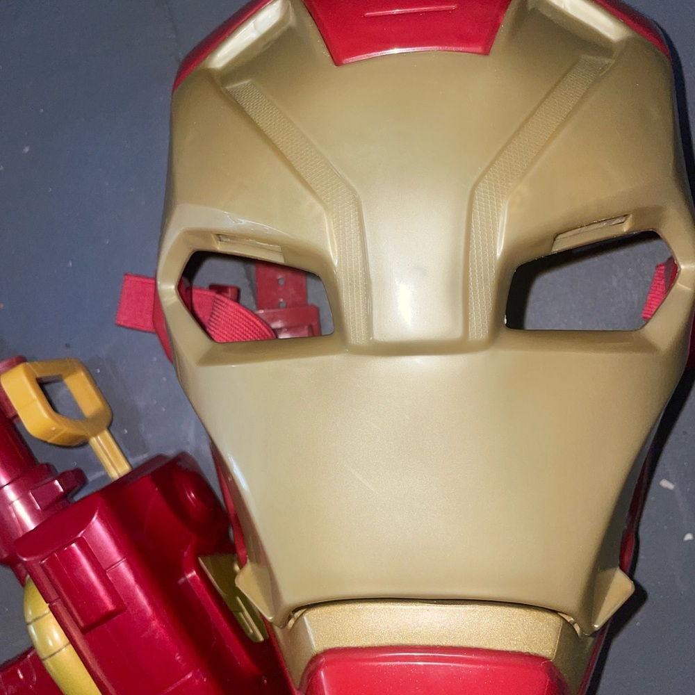 Mask and gun costume